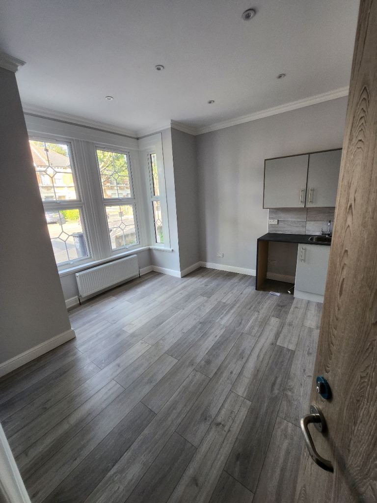 🏡 Premium En-Suite Room with Private Kitchenette in Lewisham, SE6 2DH | £1,200 PCM | All Bills Included