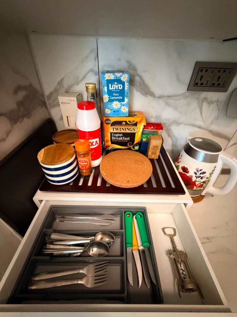 1 Bed Flat Nearby Central London 1GB/Wi-Fi & Full Kitchen (W6 8PS)