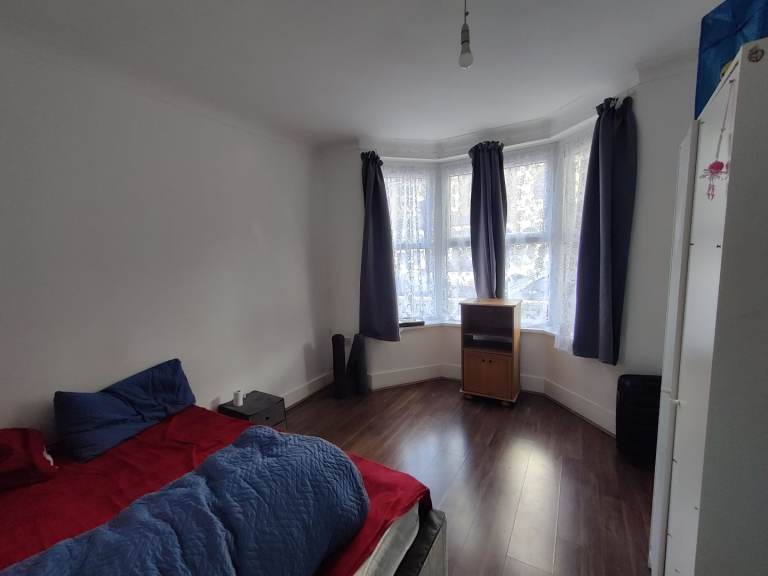 🏡 Large Double Room for couple – East Ham E6 1LW