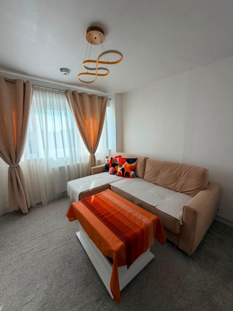 1 Bed Flat Nearby Central London 1GB/Wi-Fi & Full Kitchen (W6 8PS)