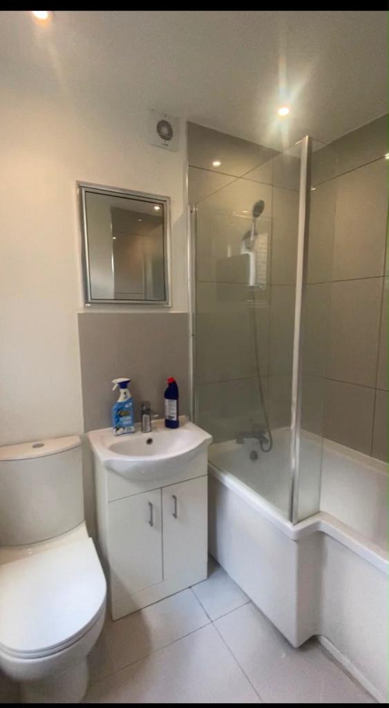 🏡 3-Bedroom House at New rd, Rainham RM13 8SL – Furnished, Refurbished & Great Transport Links! ✨