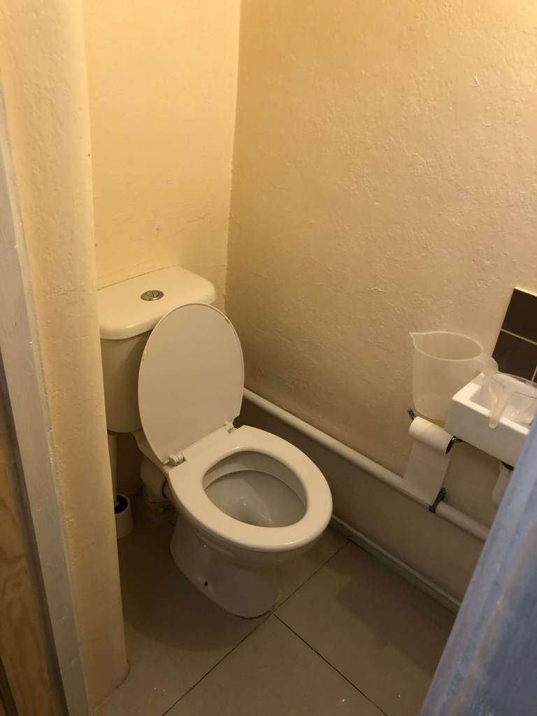Good Sized Double room in Gants Hill (Central line) (IG2 6TP)