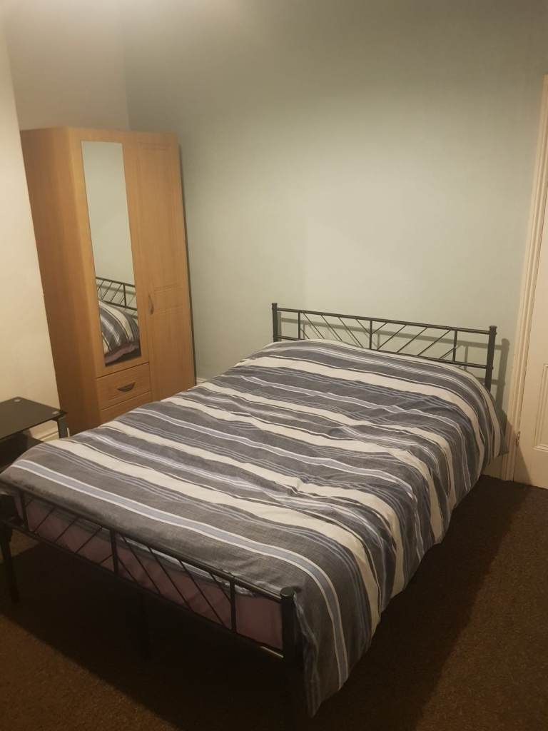 🏡✨ Spacious Double Bedroom in Sheffield S2 4TD – Fully Furnished | Bills Included | 10mins walk to City Centre! 🚆