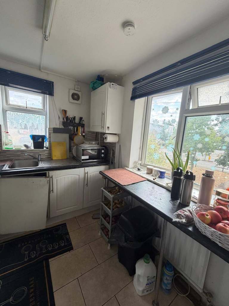 2 Bed Flat (maisonette) to rent in Harlingon (UB3 5LT)