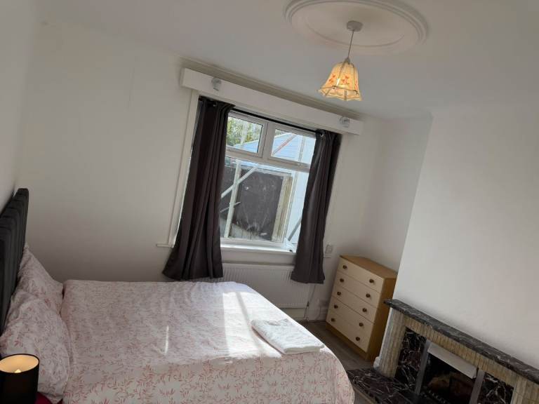 🏡 Spacious Furnished Double Rooms to Rent – Kirkland Avenue, Mansfield NG18 5QP