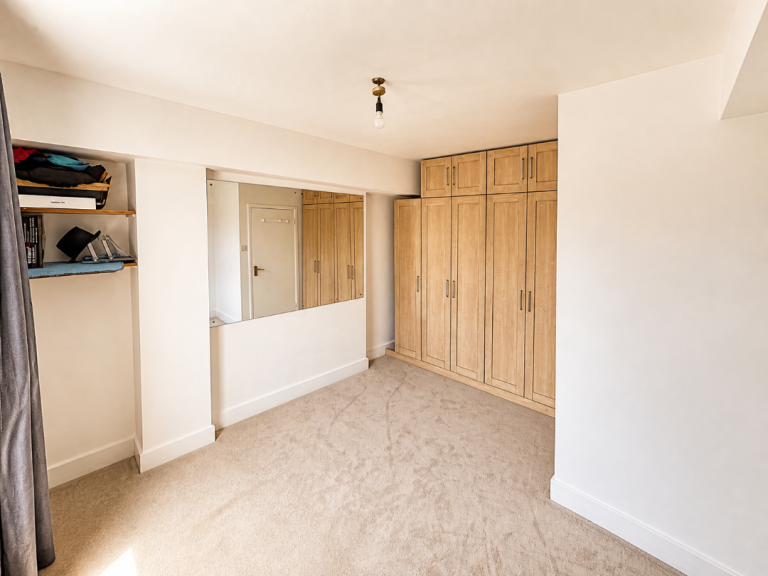 Bright 2-Bed Flat overseeing Nevern Square, Earl's Court SW5 9PD