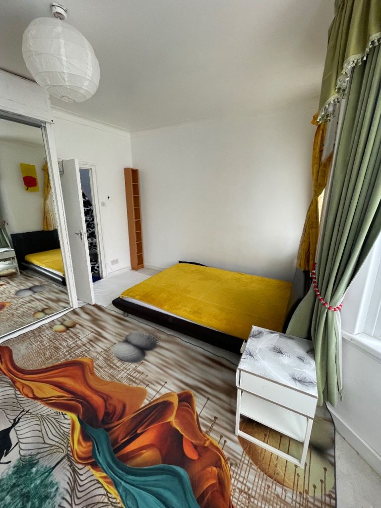 Very clean and massive Double Room in Manor Park E12 5PN