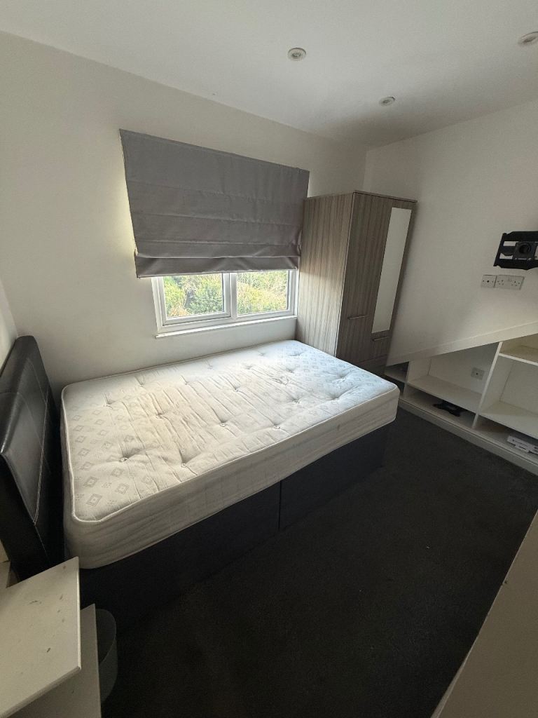 En-suite room available to let Acocks Green B9