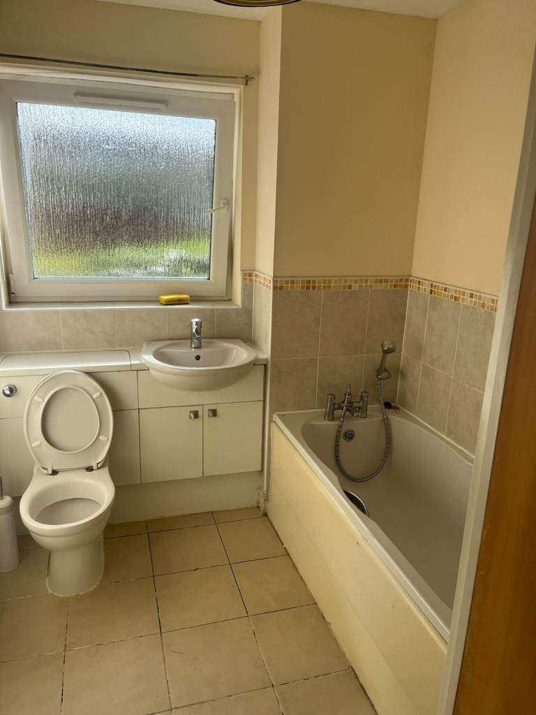 2 Bedroom Flat For Rent at Craigs court, Anniesland (G13 2US)