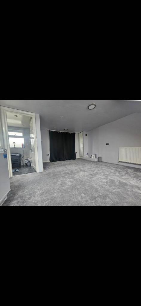 🏡 Spacious Newly Refurbished Loft Studio – All Bills Included | £800 PCM  📍 Romford, London – RM1 4LB