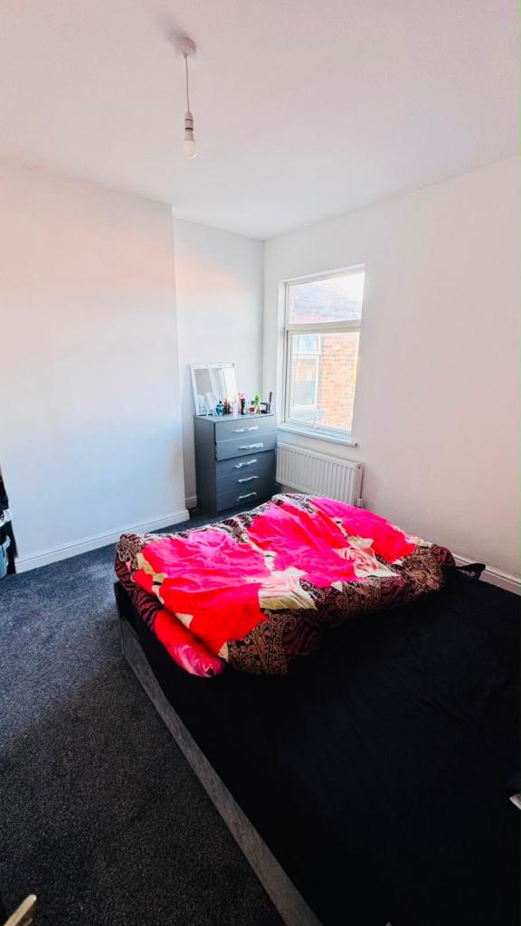 2 bedroom terraced house for rent (ST3)