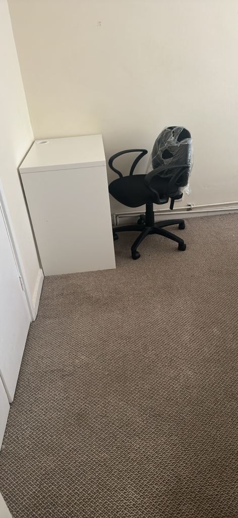 Double bedroom near Gallow corner, Romford RM3 8PH