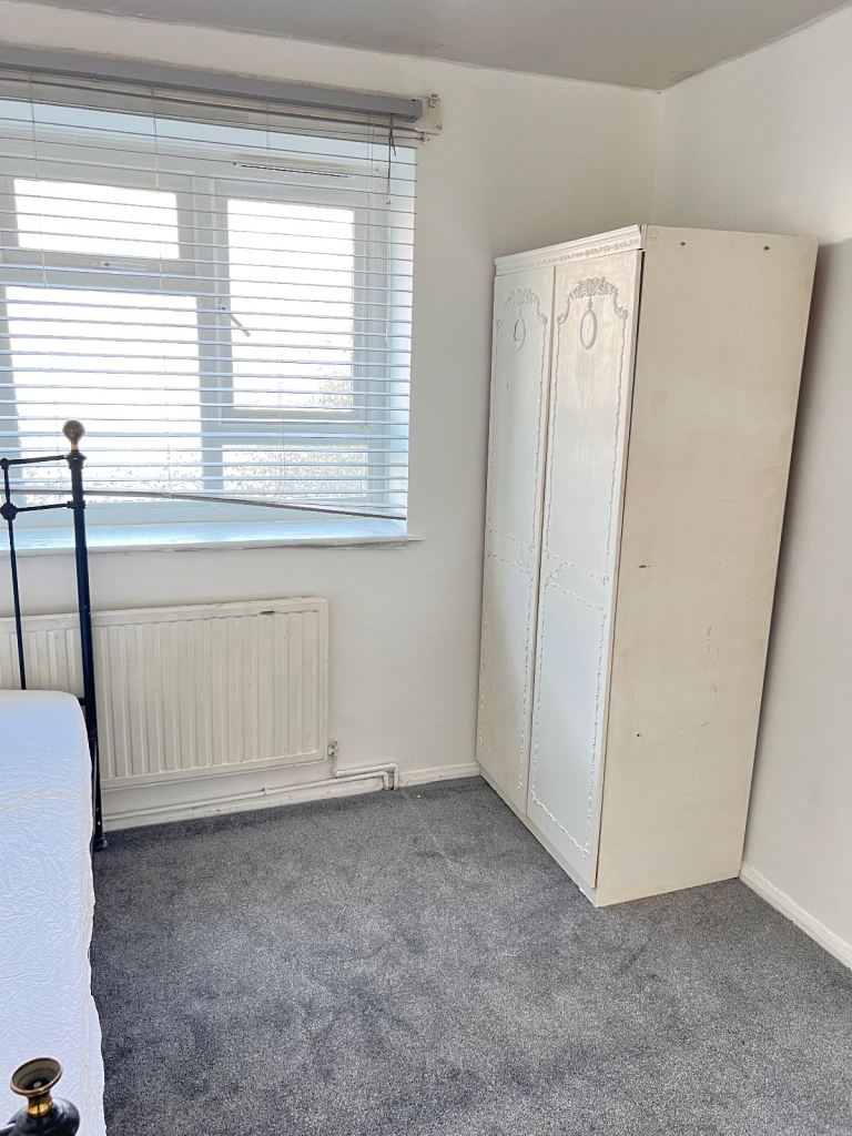 Furnished Double Room Near Elizabeth Line & Overground (E12 6UA)