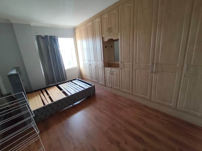 Single Rooms available in Mitcham (CR4 2EH)