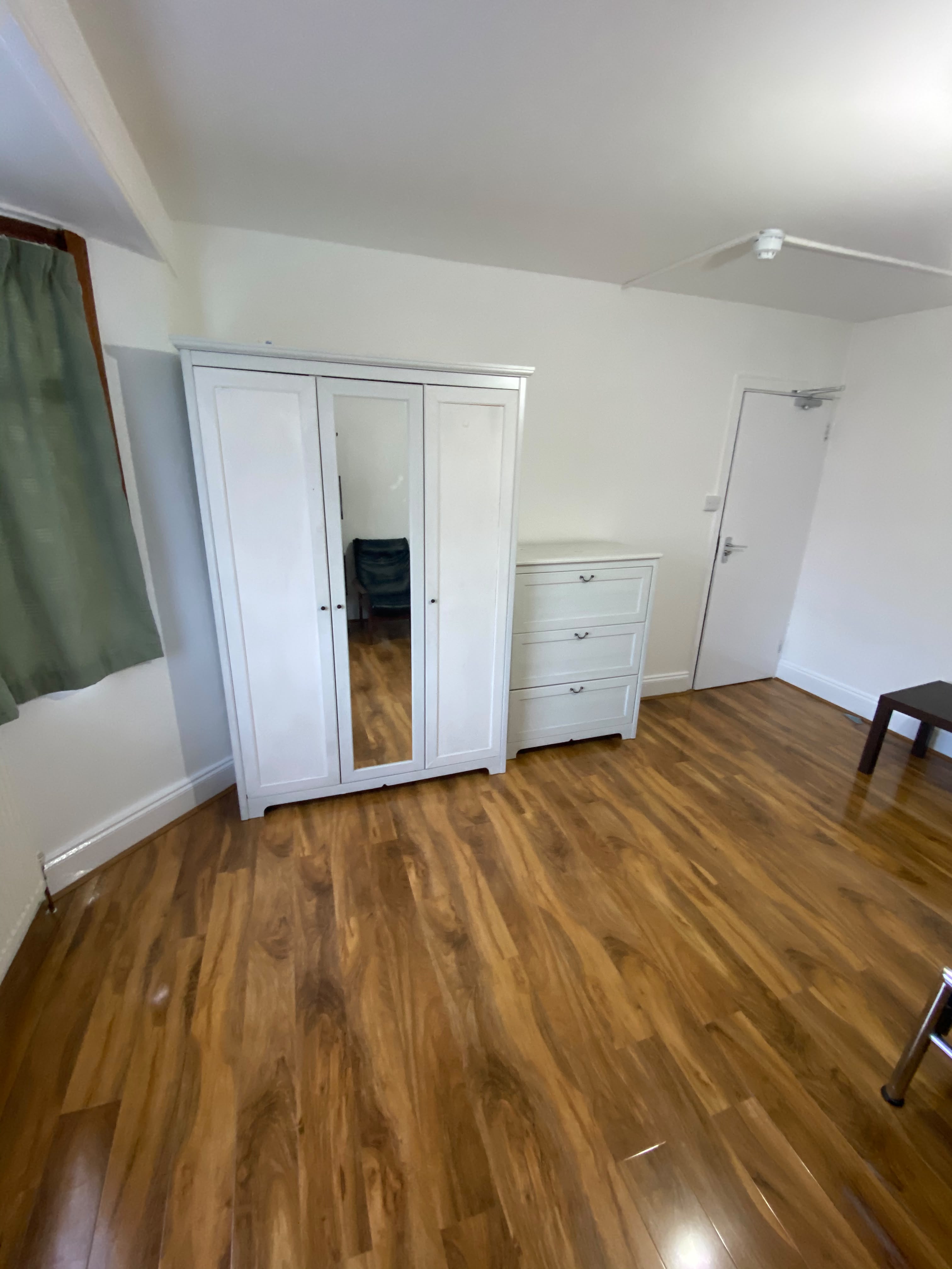 🏡 LUXURIOUS LARGE EN-SUITE ROOM Female accommodation | E17 8JE