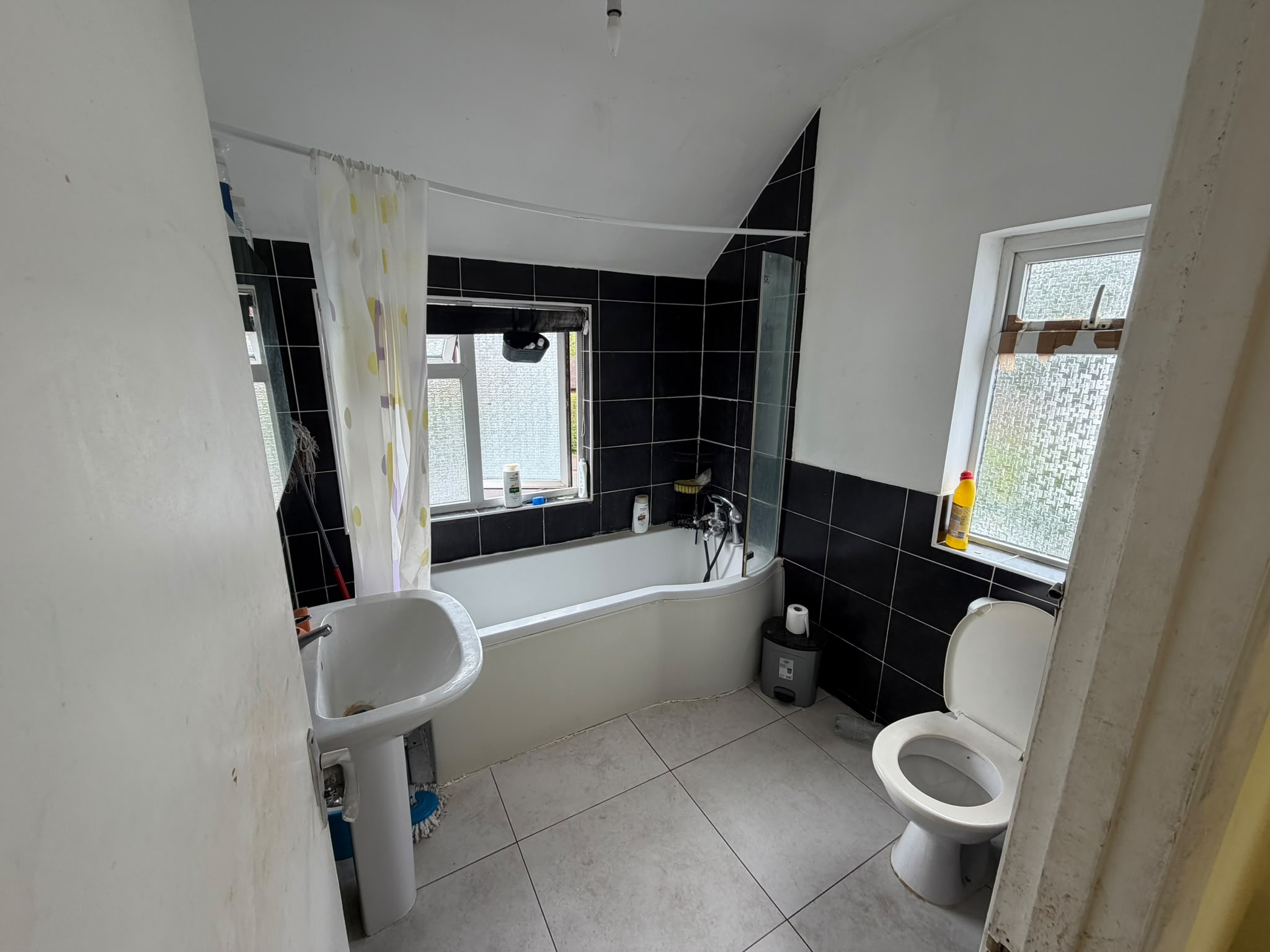 Double Room in a Shared House RG2