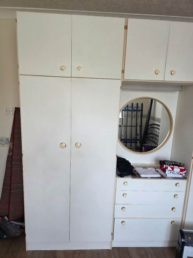 🏡 Spacious Master Bedroom in Gants Hill, IG5 0JA | £850 PCM | Available Now