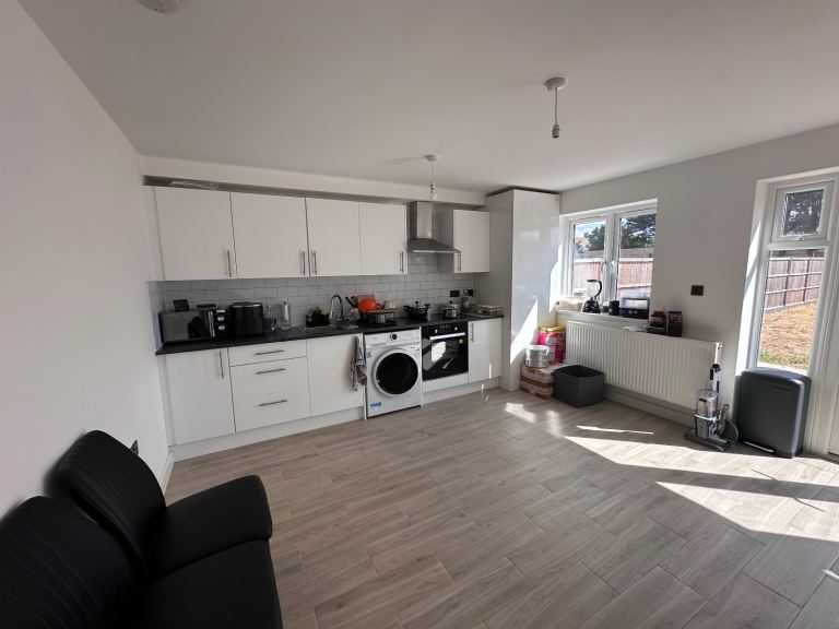 Double room for rent £650 pcm at Frederick Rd, Rainham (RM13 8NS)
