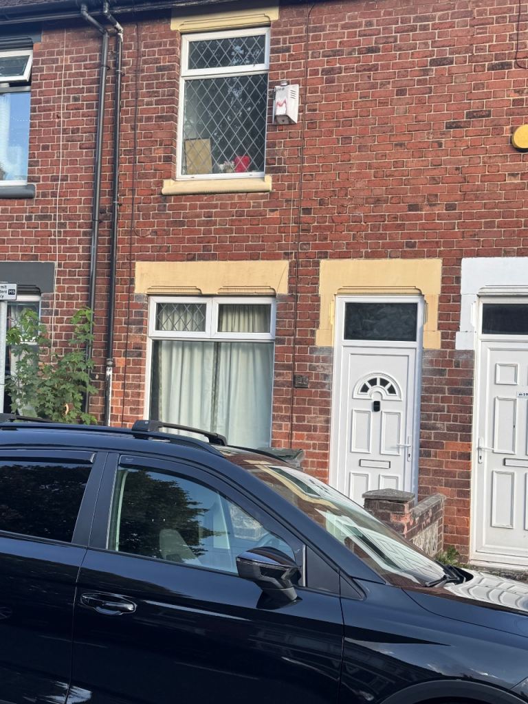 2 bedroom terraced house for rent (ST3)