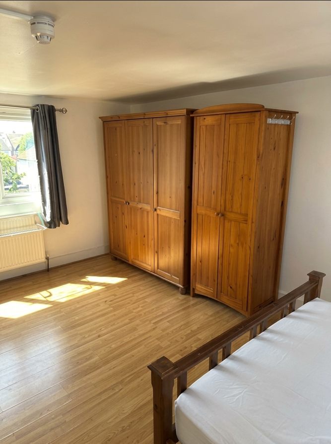 🏡 LUXURIOUS LARGE EN-SUITE ROOM Female accommodation | E17 8JE