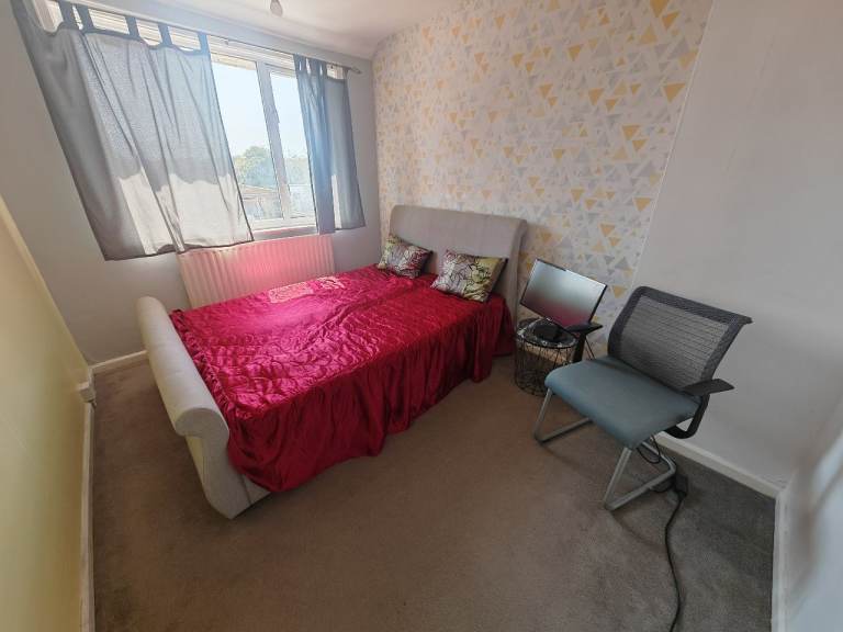 🏡 Furnished 2-Bedroom Flat  to Rent – Rushden, NN10 9QG