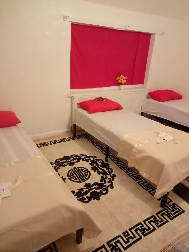 Studio flat £300pp pm intinastional ok (B11 3LZ)