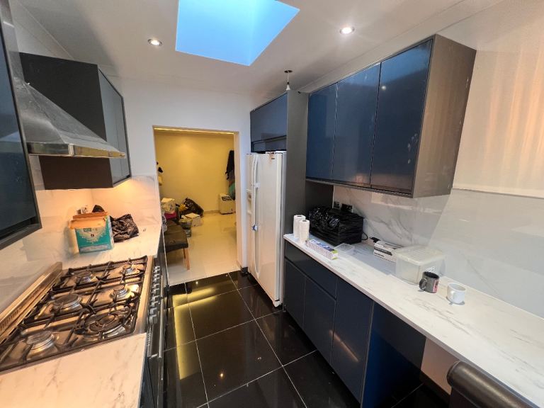 4 bedroom house Wembley Stonebridge (HA9 6QQ)