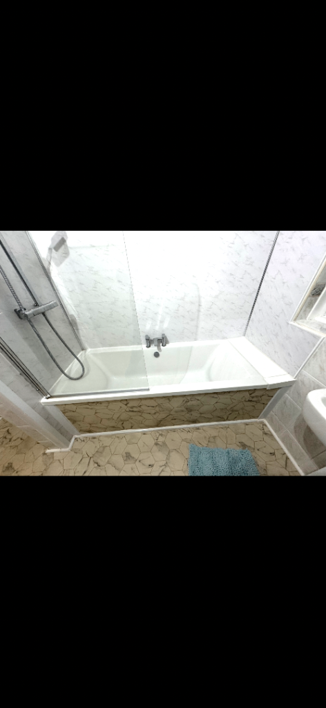 Big sized room available in hornchurch Hornchurch, London £800pm (RM12 6QB)