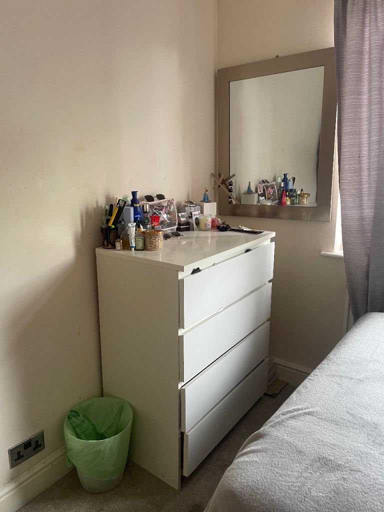 Double bedroom at Dominion dr, Romford, London RM5 2QP