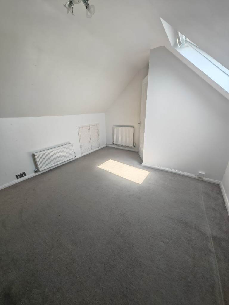 🏡 Furnished 2-Bedroom Flat  to Rent – Rushden, NN10 9QG