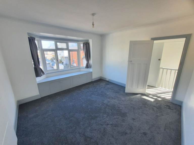 Four Double Bedrooms Detached House with Private Garden, Stourvale Road, BH6 5JB – Unfurnished Bournemouth, Dorset £1,890pm