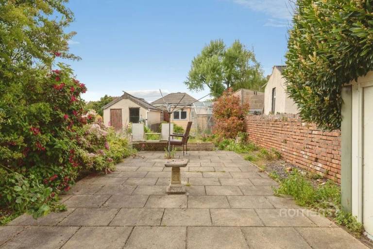 Double room to rent in Lodge Causeway Fishponds BS16 4PW