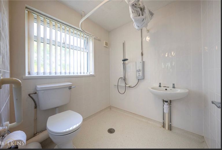 FURNISHED DOUBLE BEDROOM FOR RENT - £650per month all bills included (B77)