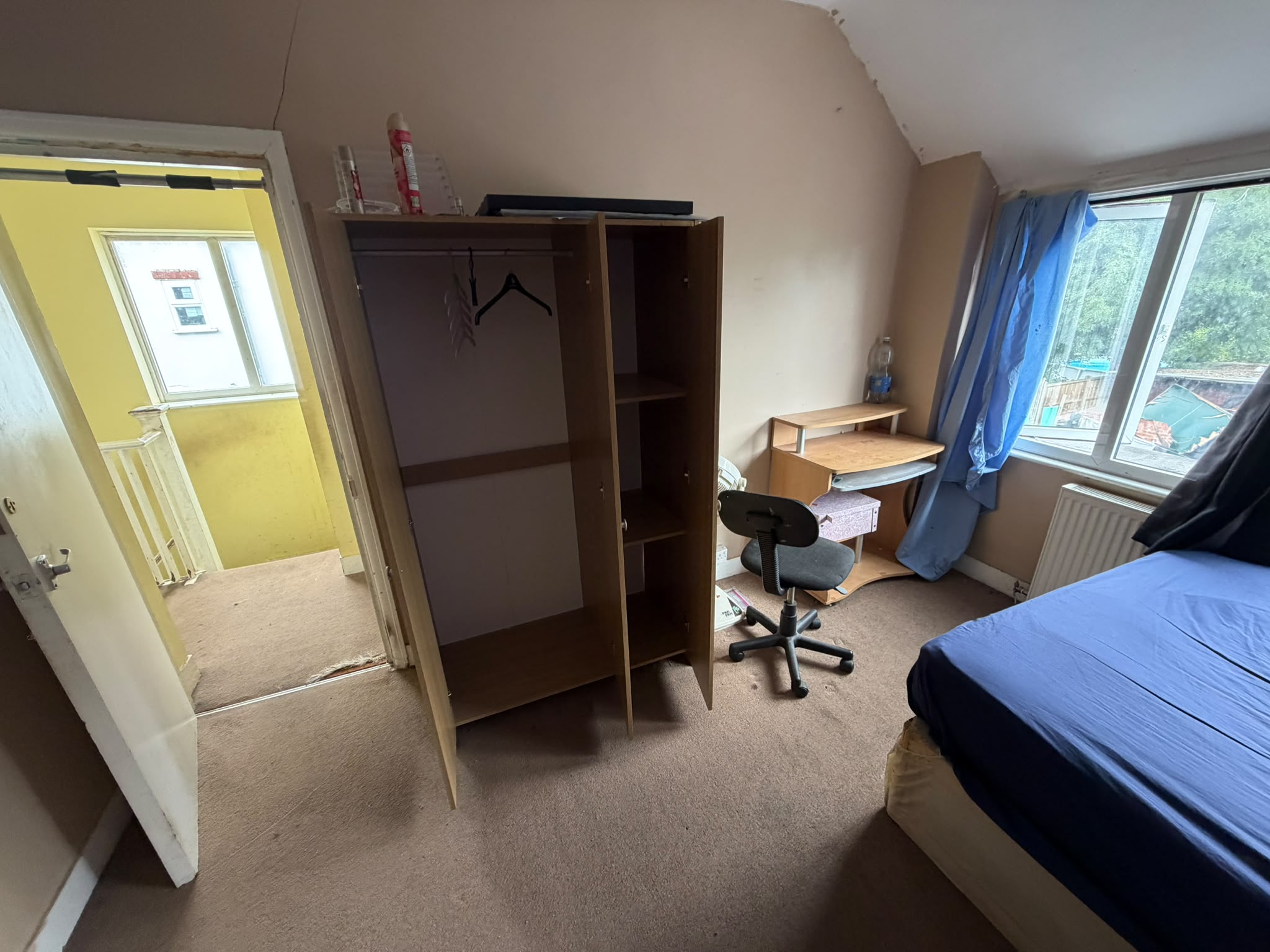 Double Room in a Shared House RG2