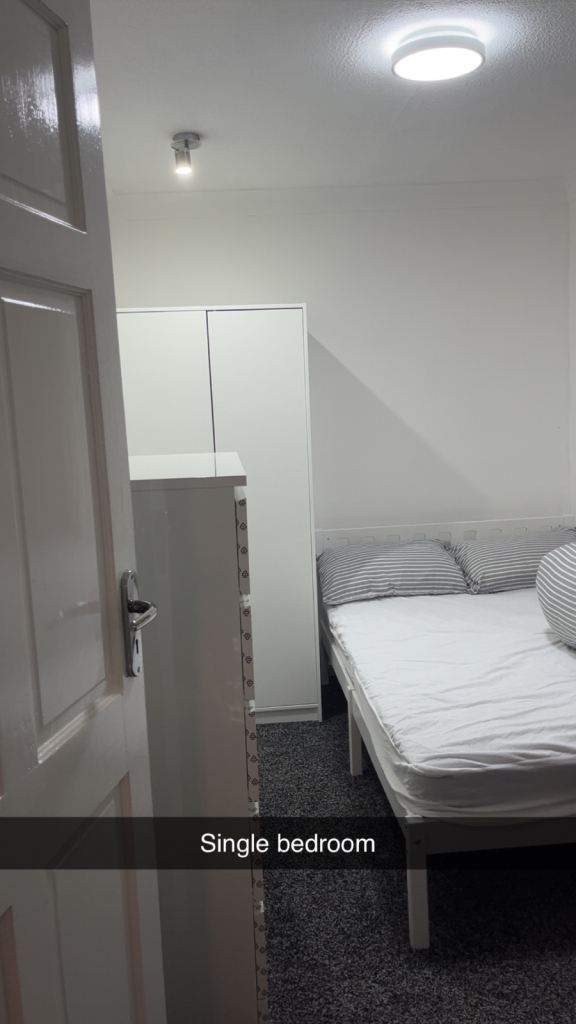 🏡 Furnished Single & Double Rooms from £500 PCM | All Bills Included | RM16 4UA