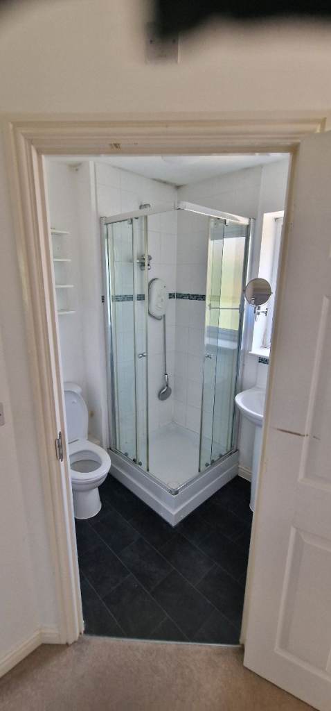 🏡✨ Beautiful 2-Bedroom Terraced House in Dartford DA1 5FX – Lake View, Garden & Parking! 🌳🚗