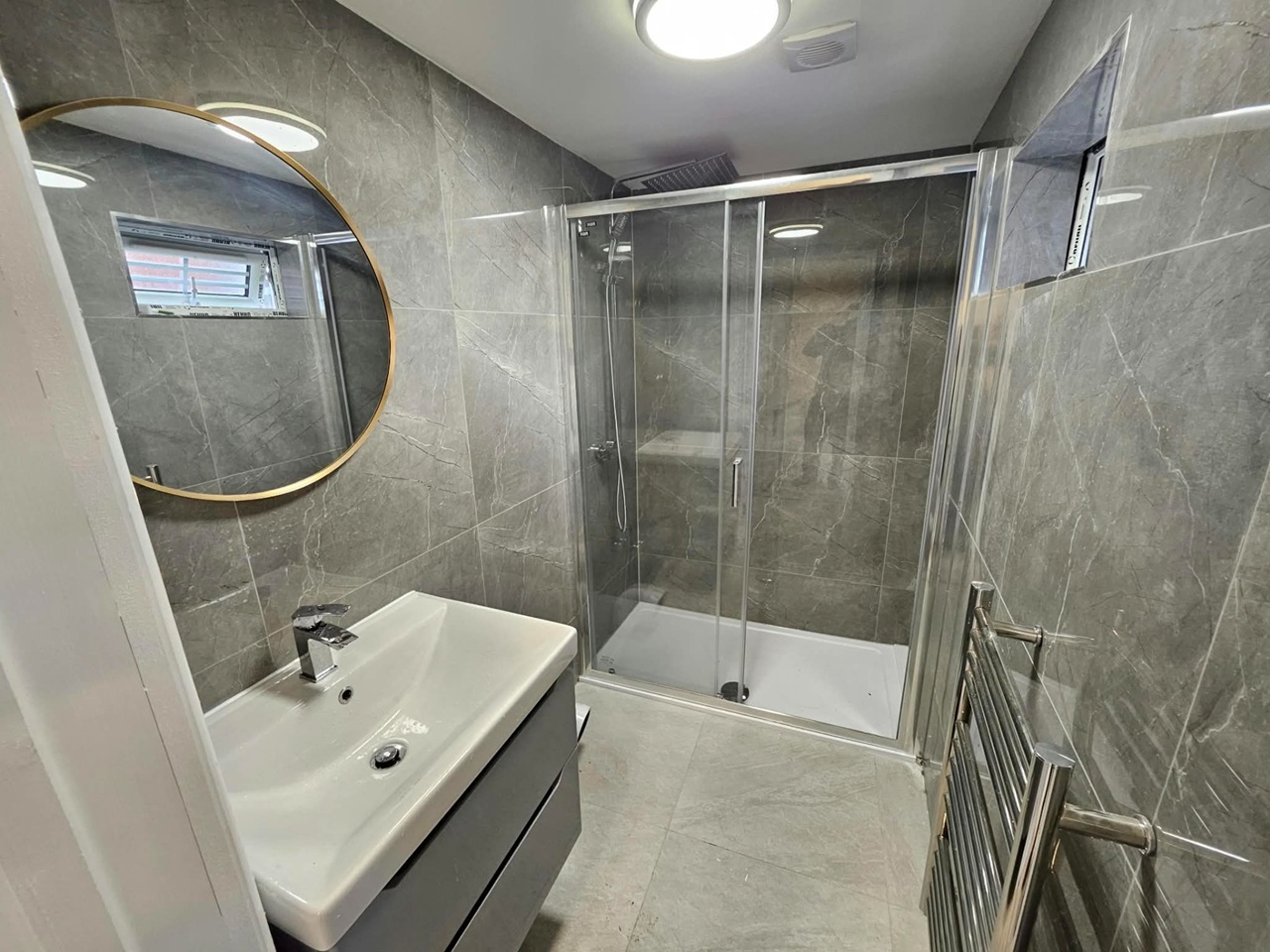 🏡✨ BRAND-NEW SELF-CONTAINED STUDIO IN GOODMAYES RM6 4FB – £1,200 PCM | PRIVATE ENTRANCE + PARKING! 🔑🚗