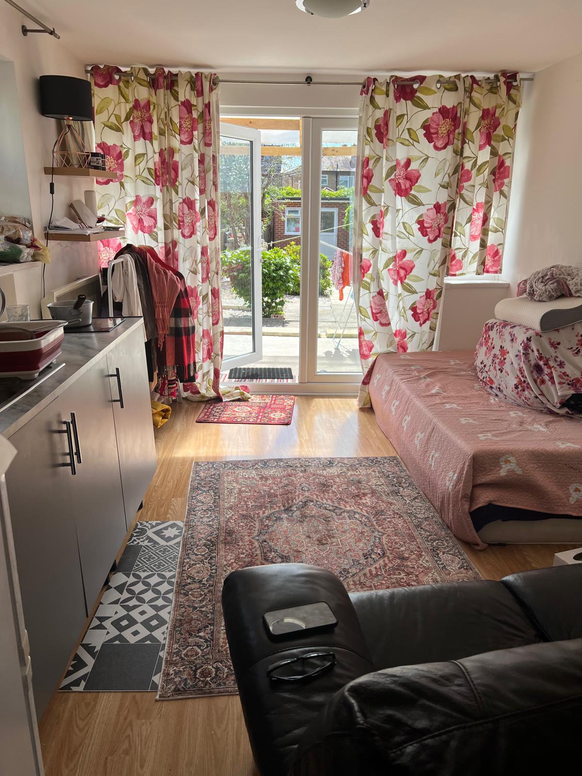 GROUND-FLOOR STUDIO WITH PRIVATE GARDEN | UB4