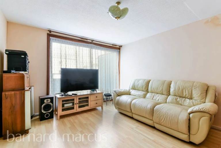 4 bed house For Rent in Mitcham CR4 1JX