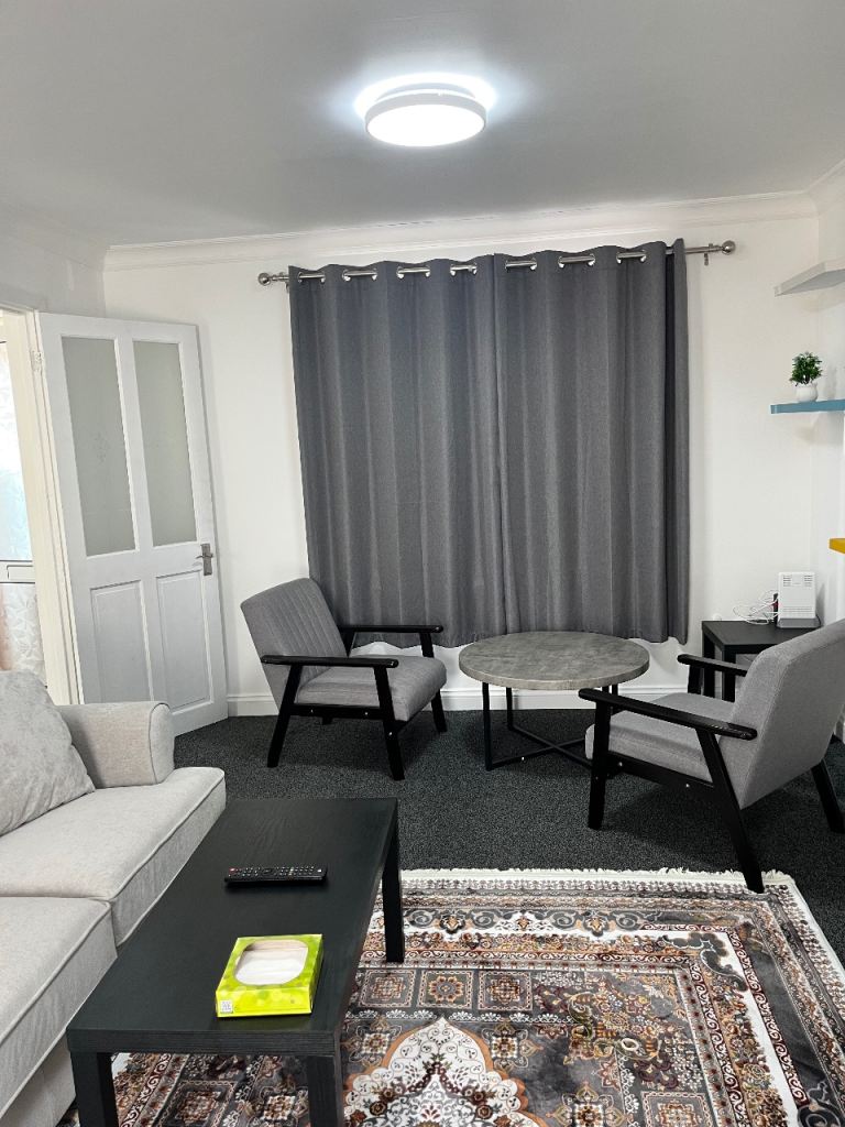 🏡 Furnished Single & Double Rooms from £500 PCM | All Bills Included | RM16 4UA
