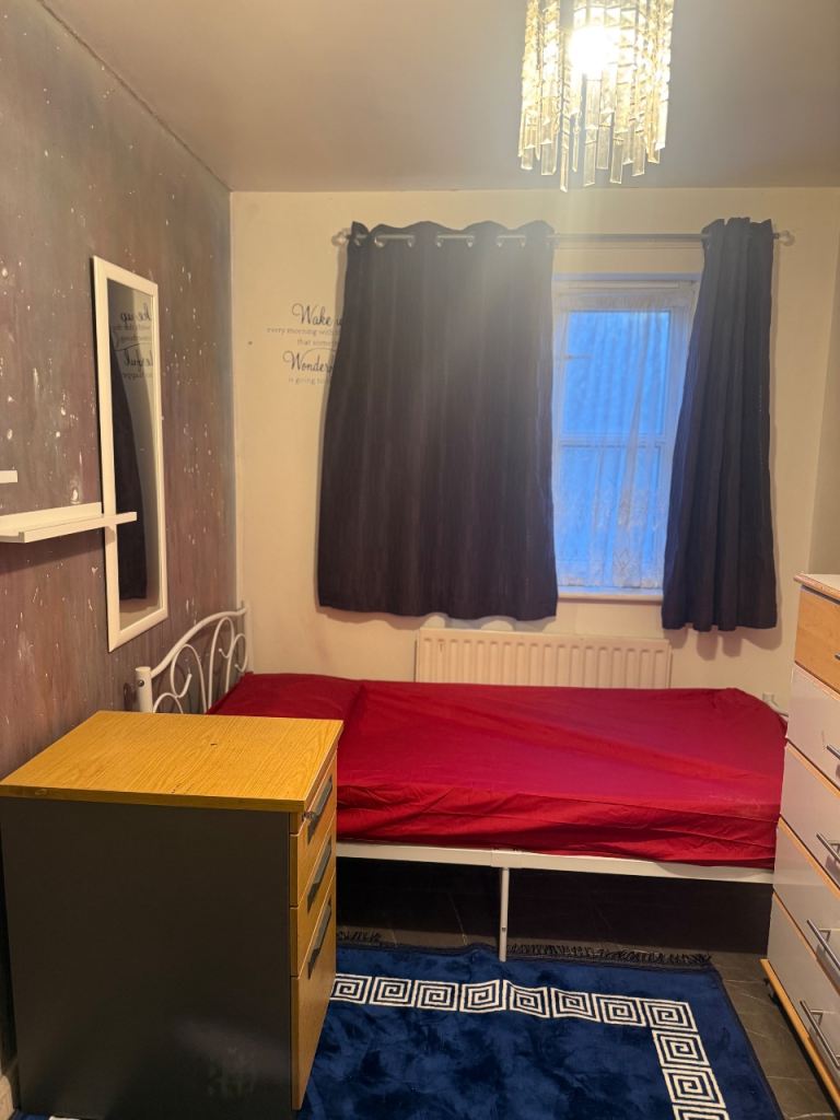 🌟 Modern Medium Room in Prime Walthamstow Location – Walk to Station | All Bills Included 🌟  📍 Location: Walthamstow, London, E17 7QZ