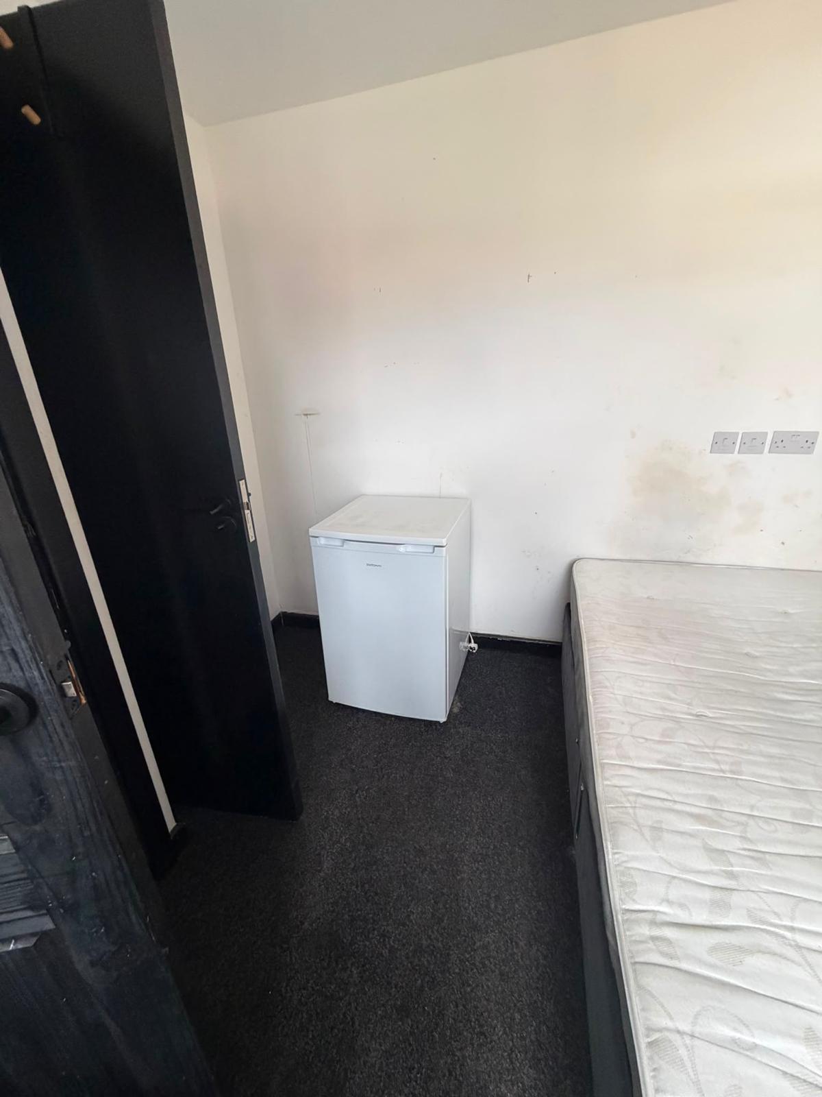 Studio is available to rent at Moston Ln M9 4HU (all bills incl)