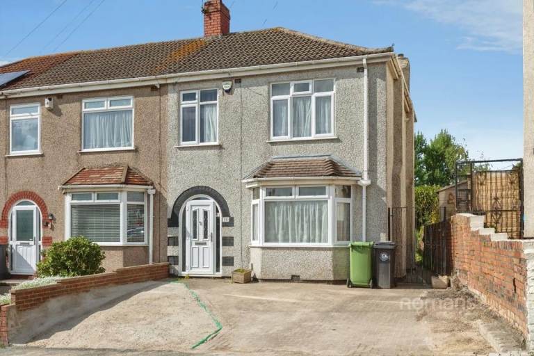 Double room to rent in Lodge Causeway Fishponds BS16 4PW