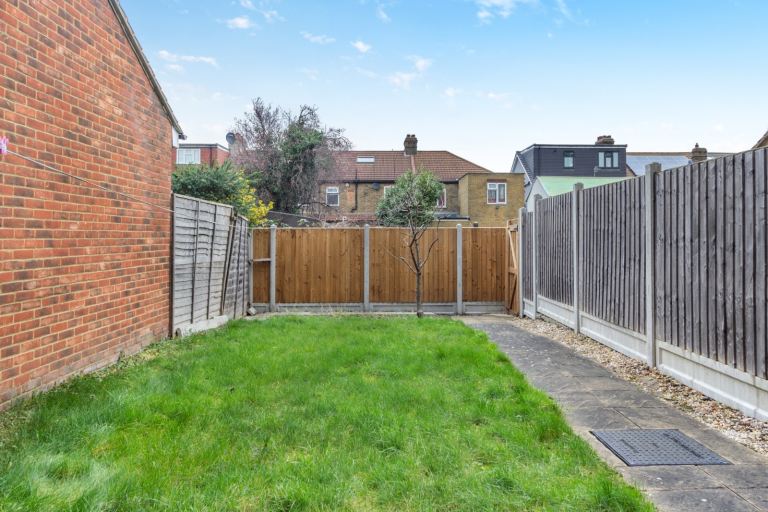 3 Bedroom House to Rent at Charles Church walk, Ilford (IG1 3RZ)