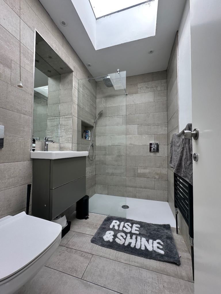 2 kingsize bedroom property close to city centre and supermarket (CB4 3ER)