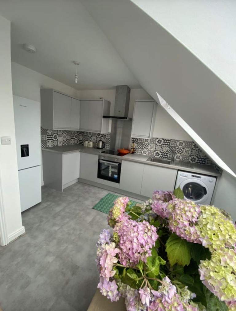 Pristine & Homely Double Rooms for female Fully Furnished Chadwell Heath (RM6 6RH)