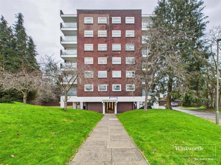 🏡 Beautiful 2-Bedroom Apartment in Hendon, NW4 1JS | £2,200 PCM | Balcony & Lift | Homeowner Guarantor Required