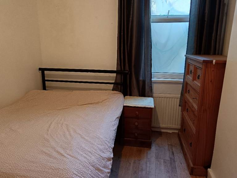 Double room to let at Green st, Upton Park E13 9DA