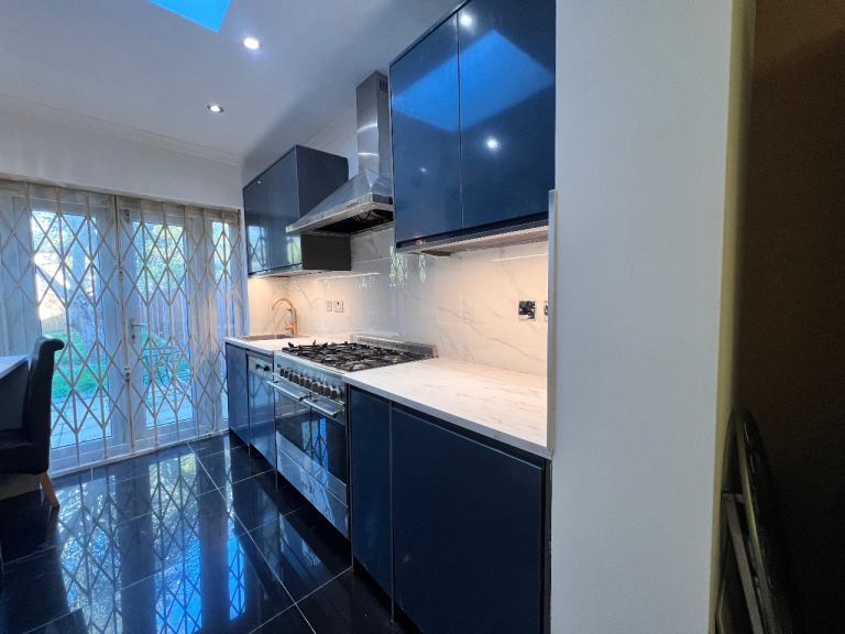 4 bedroom house Wembley Stonebridge (HA9 6QQ)