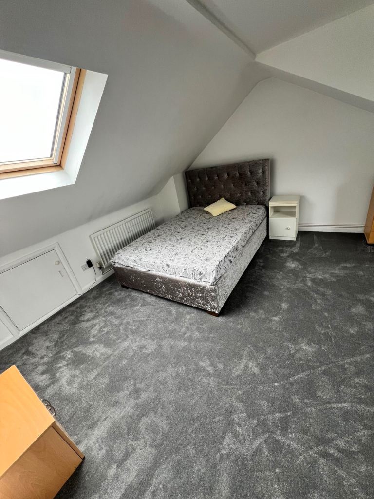 🏡 SPACIOUS EN-SUITE ROOM FOR FEMALE – THORNTON HEATH CR7 7RQ